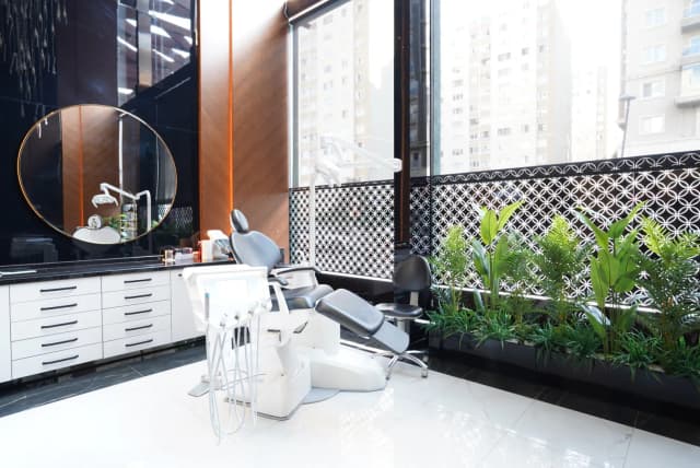 SaphireDent Clinic Treatment Room