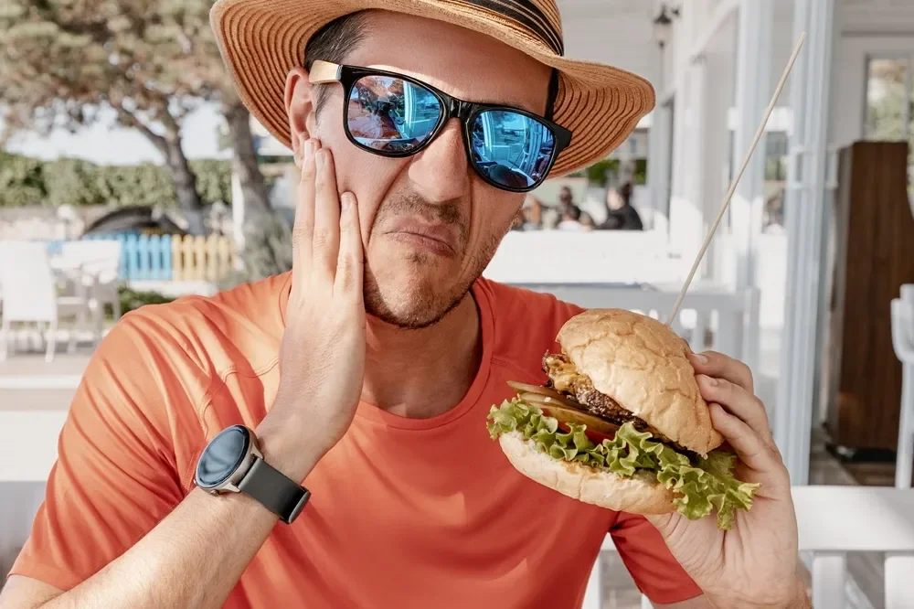 تناول ما تحب: كيف تساهم زراعة الأسنان في استعادة قدرتك على الاستمتاع بالطعام