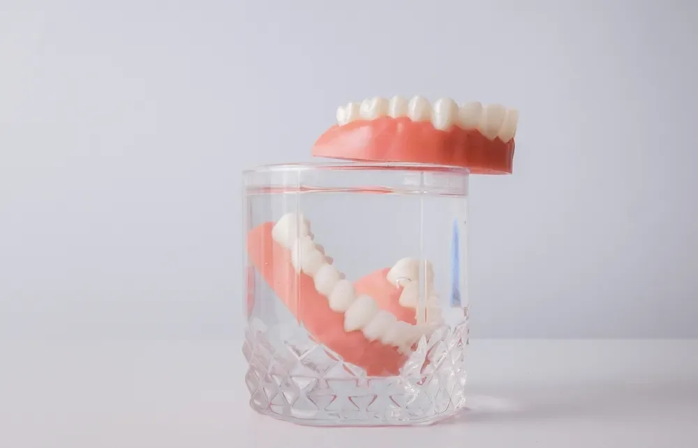 Implants vs. Dentures: Which Choice is Right for Your Lifestyle?
